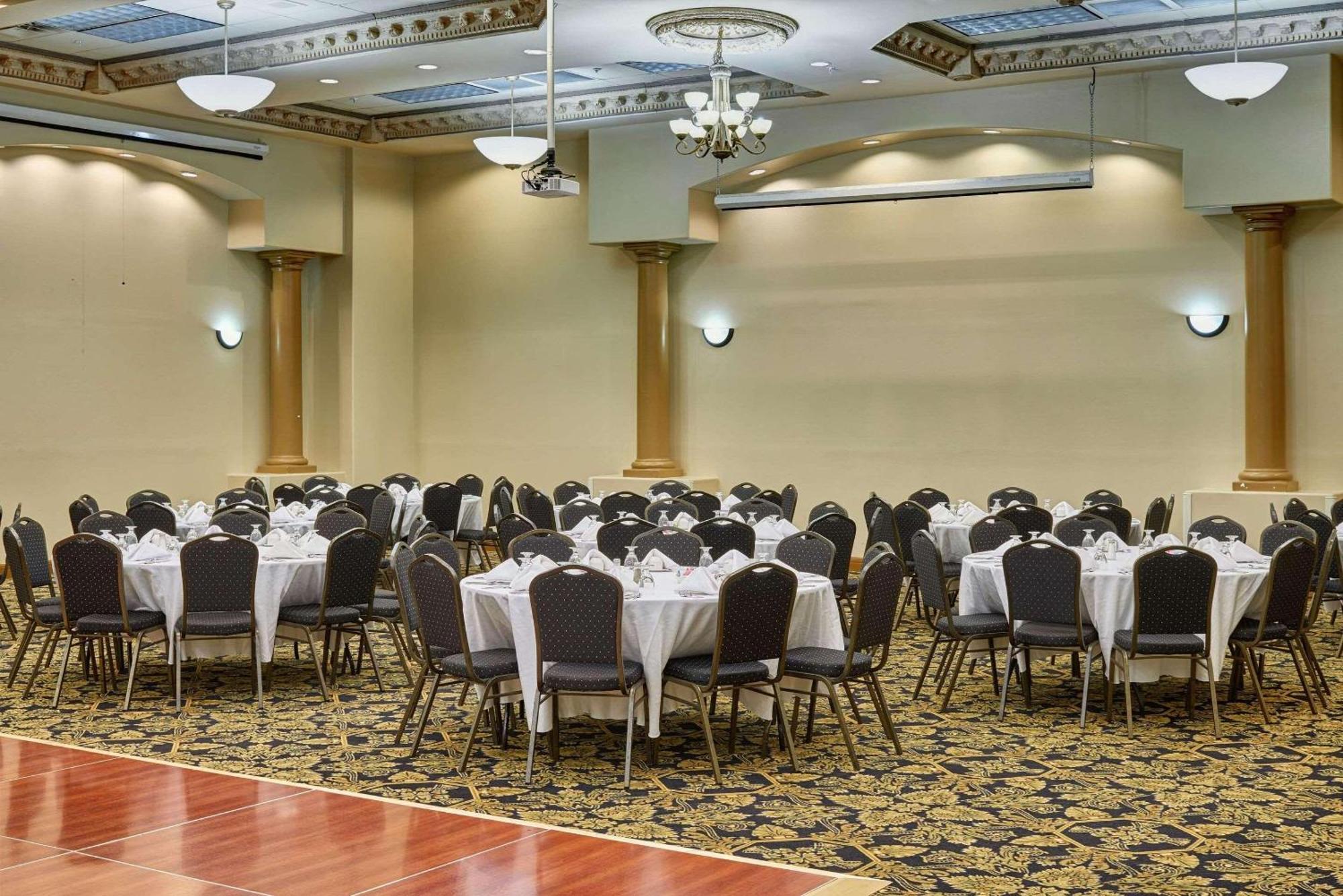 Radisson Hotel El Paso Airport Bagian luar foto